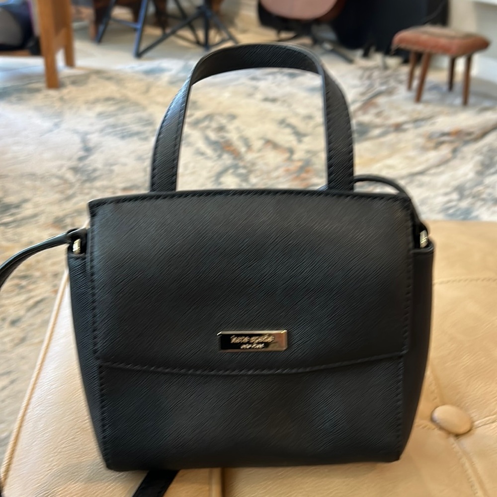Kate, spade Black crossbag 7 x 9 x 2 adjustable strap snap closure